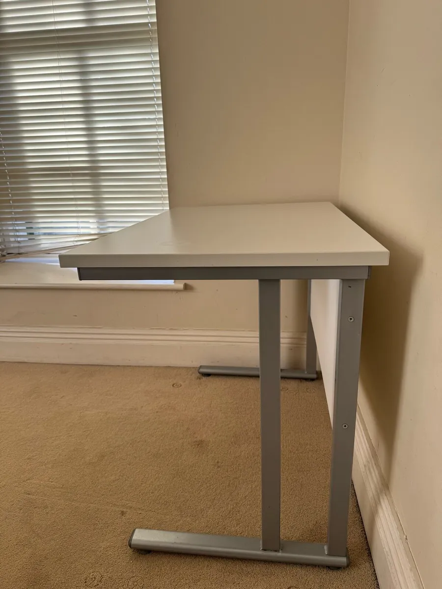 Office desk - Image 3