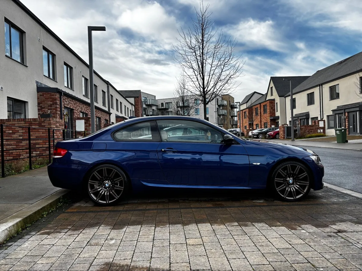 BMW 3-Series 2008 - Image 2