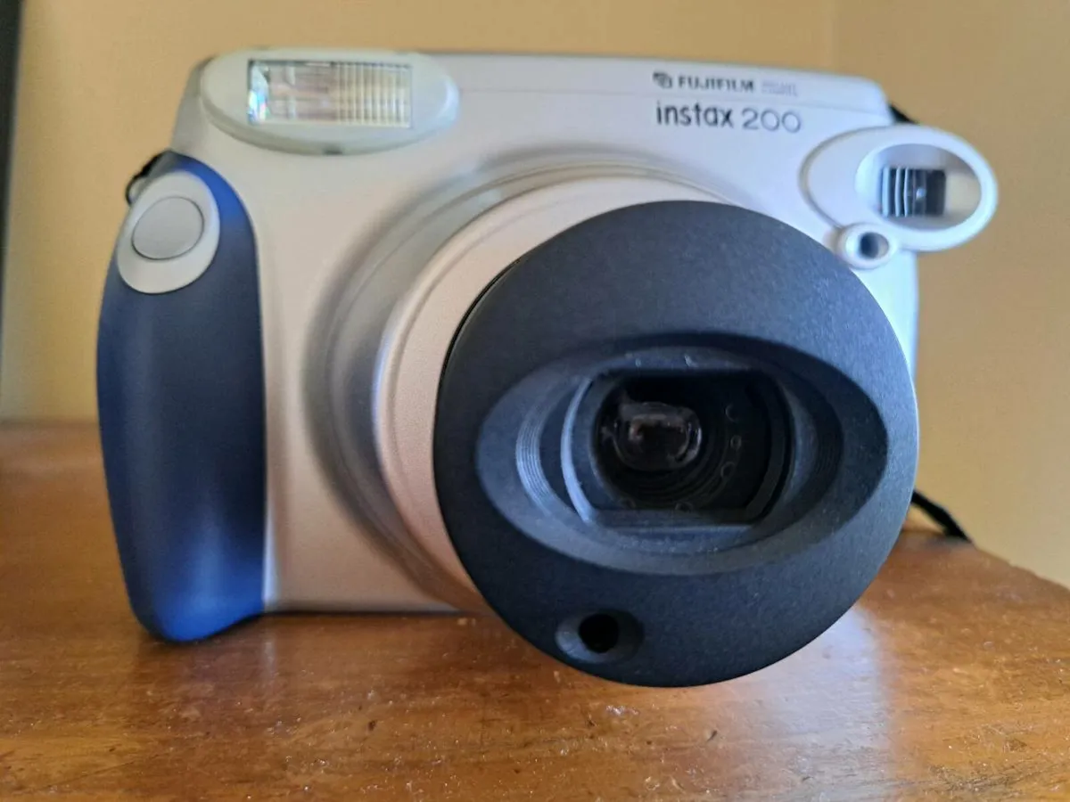 Fujifilm  instax 200 - Image 1