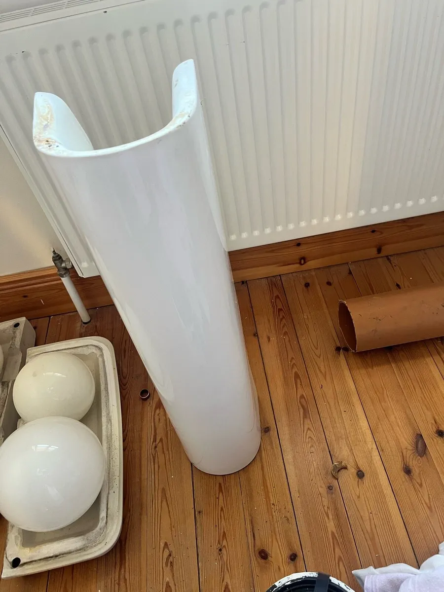 Bathroom sinks - Image 2