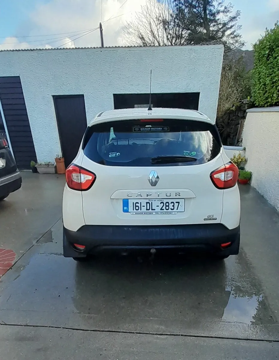 Renault Captur 2016 - Like New - Image 2