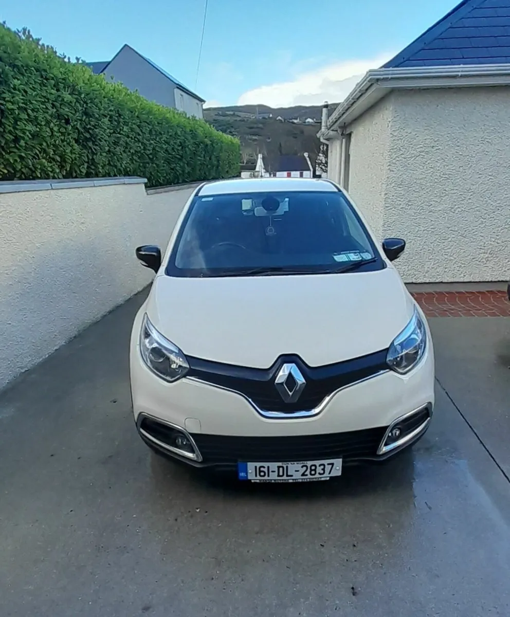 Renault Captur 2016 - Like New - Image 3