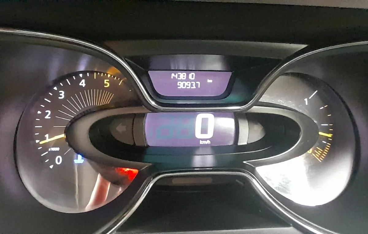 Renault Captur 2016 - Like New - Image 4