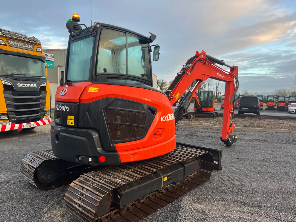 2022 Kubota U56-5 - Image 4