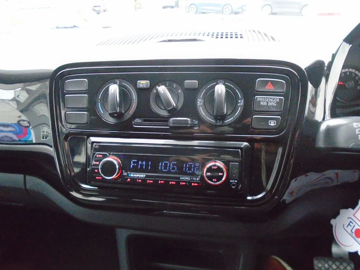 Volkswagen up! 2013 AUTO - Image 4