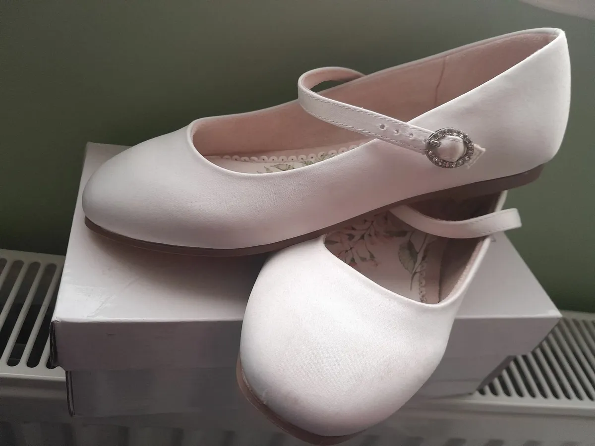 Communion dress and shoes - Image 2