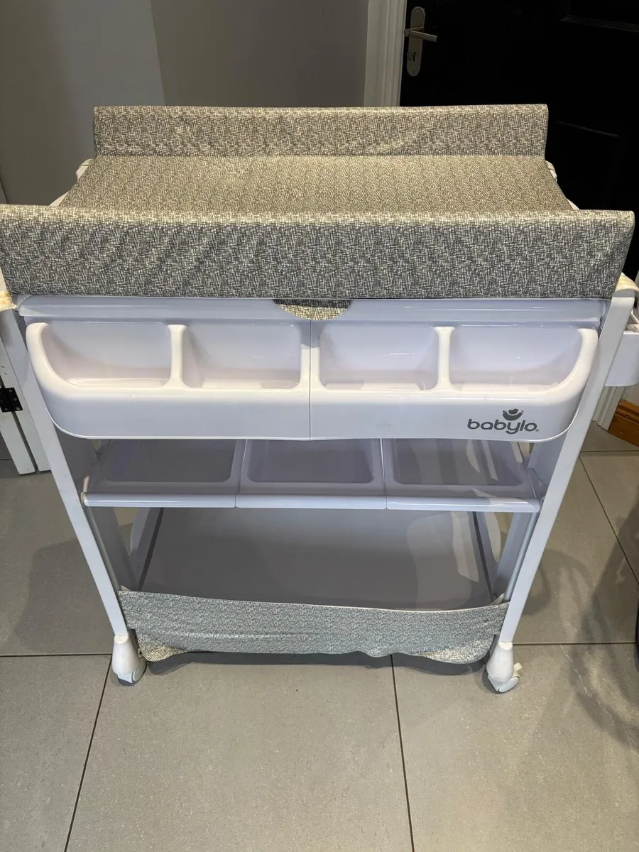 Baby changing unit - Image 1