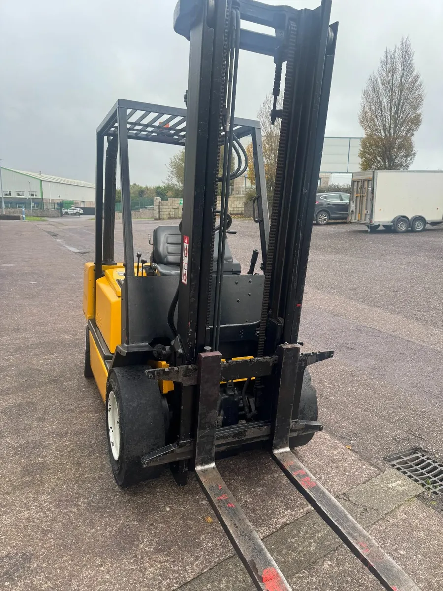 FORKLIFT      Yale - Image 3