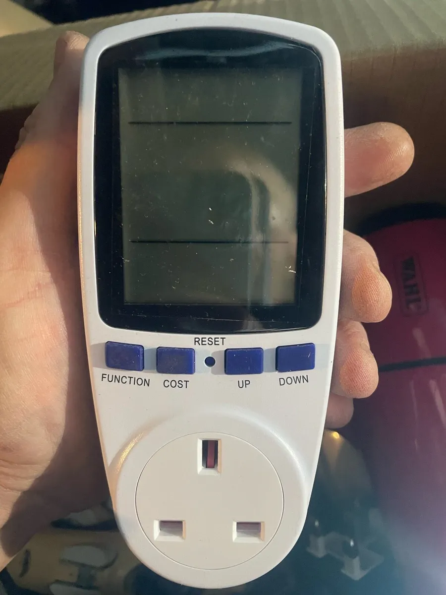 Electricity meter socket