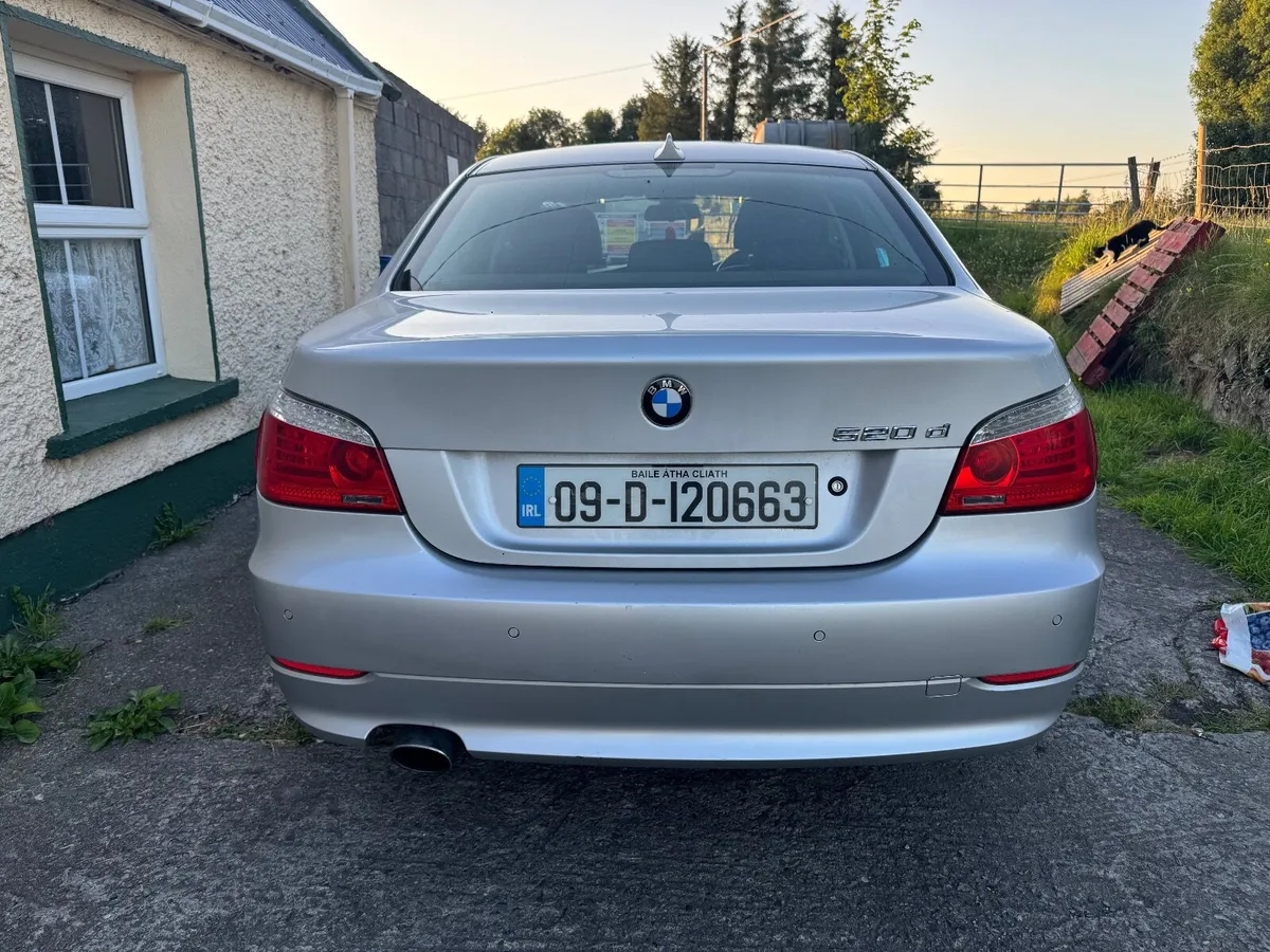 BMW 5-Series 2009 - Image 3