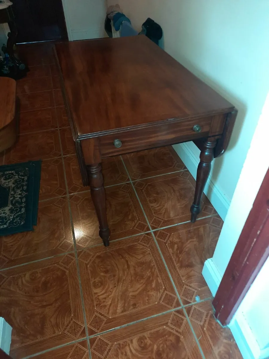 Antique Pembroke table - Image 1