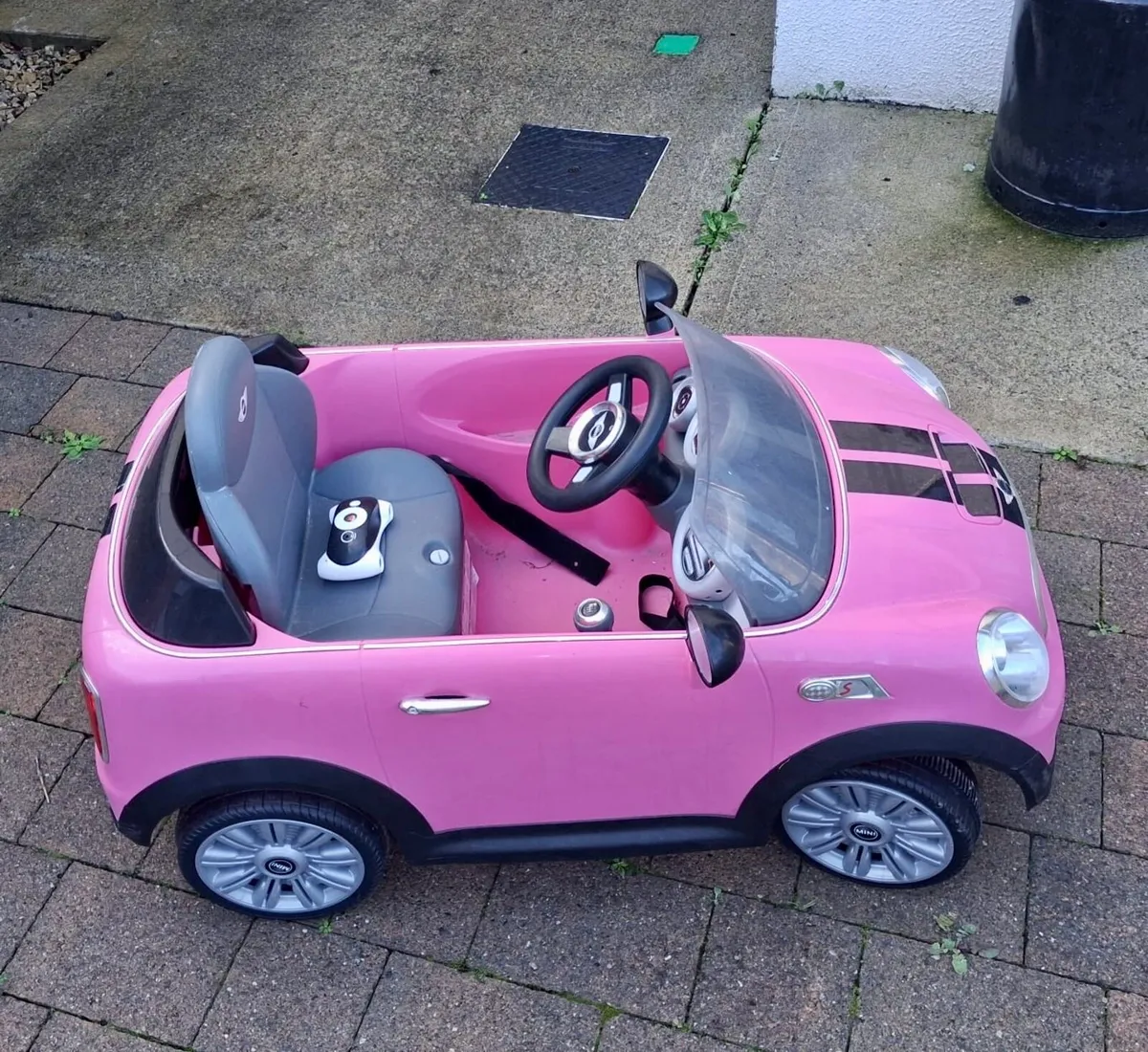Electric ride on pink car +optional remote control - Image 1