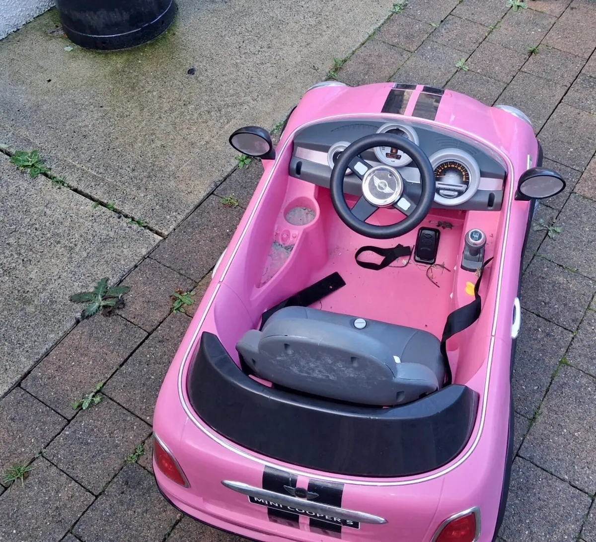 Electric ride on pink car +optional remote control - Image 4