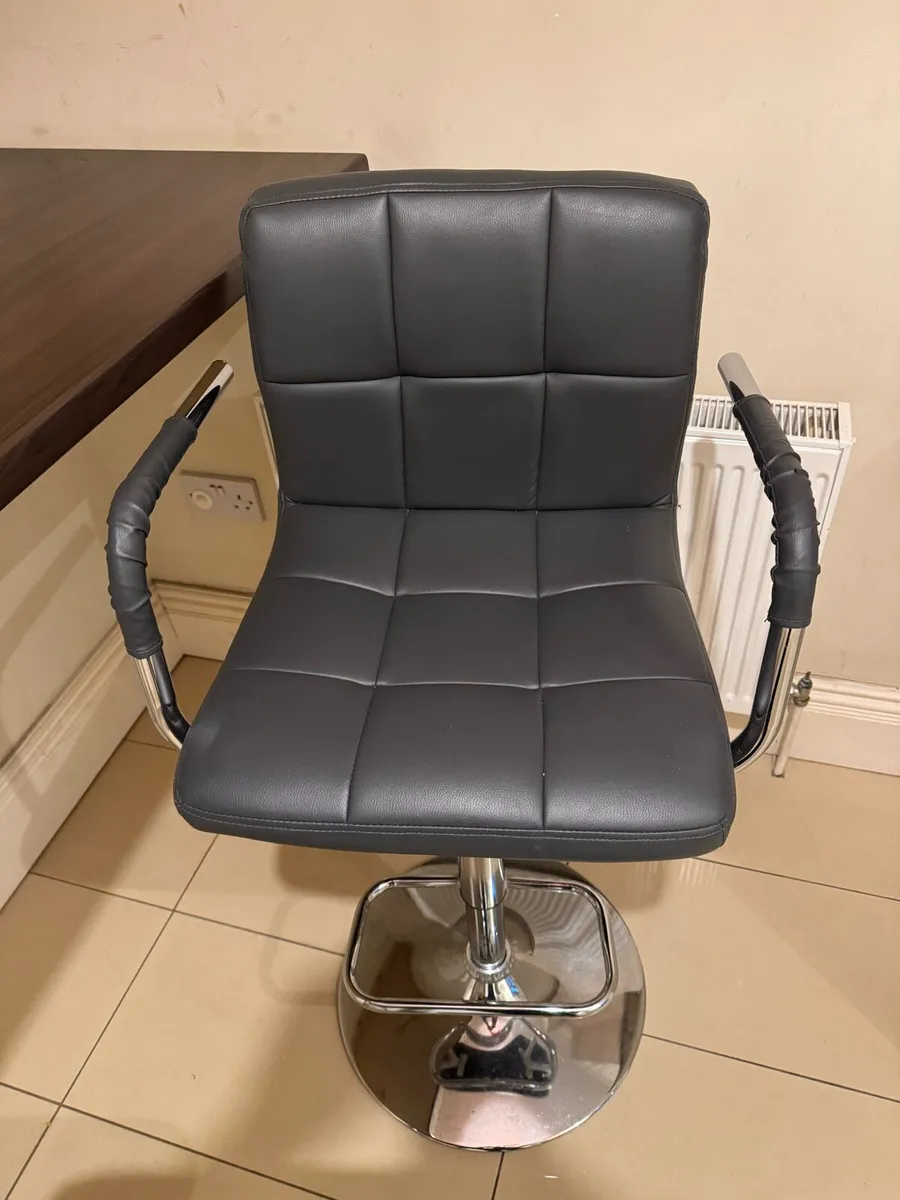 Swivel bar stools - Image 3