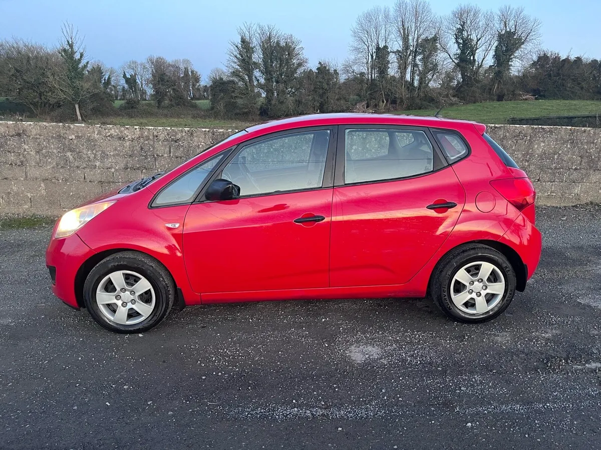 Kia Venga 2011 - Image 2