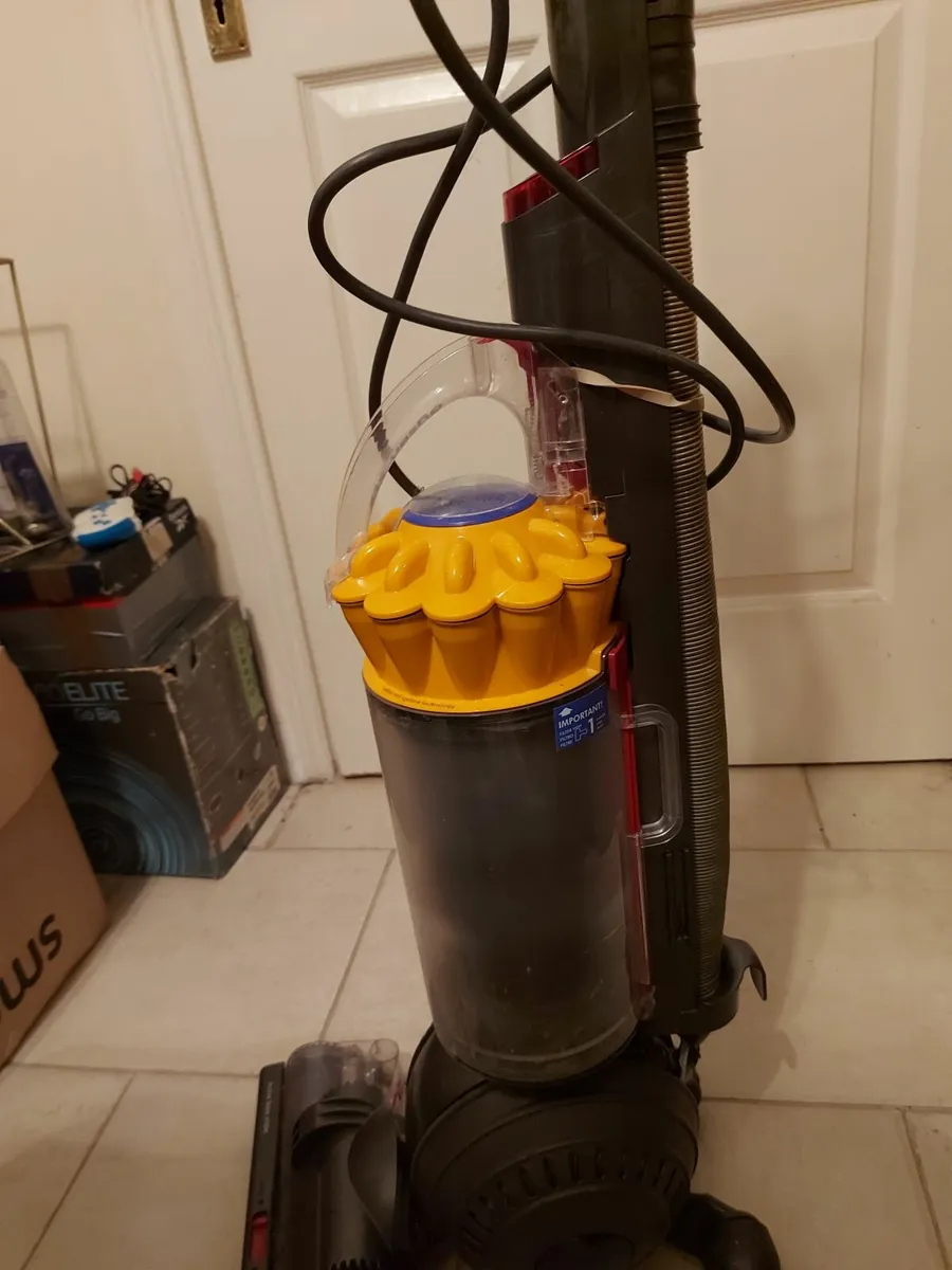 Dyson DC 40, Big Ball Upright Vacuum Cleaner - Image 4