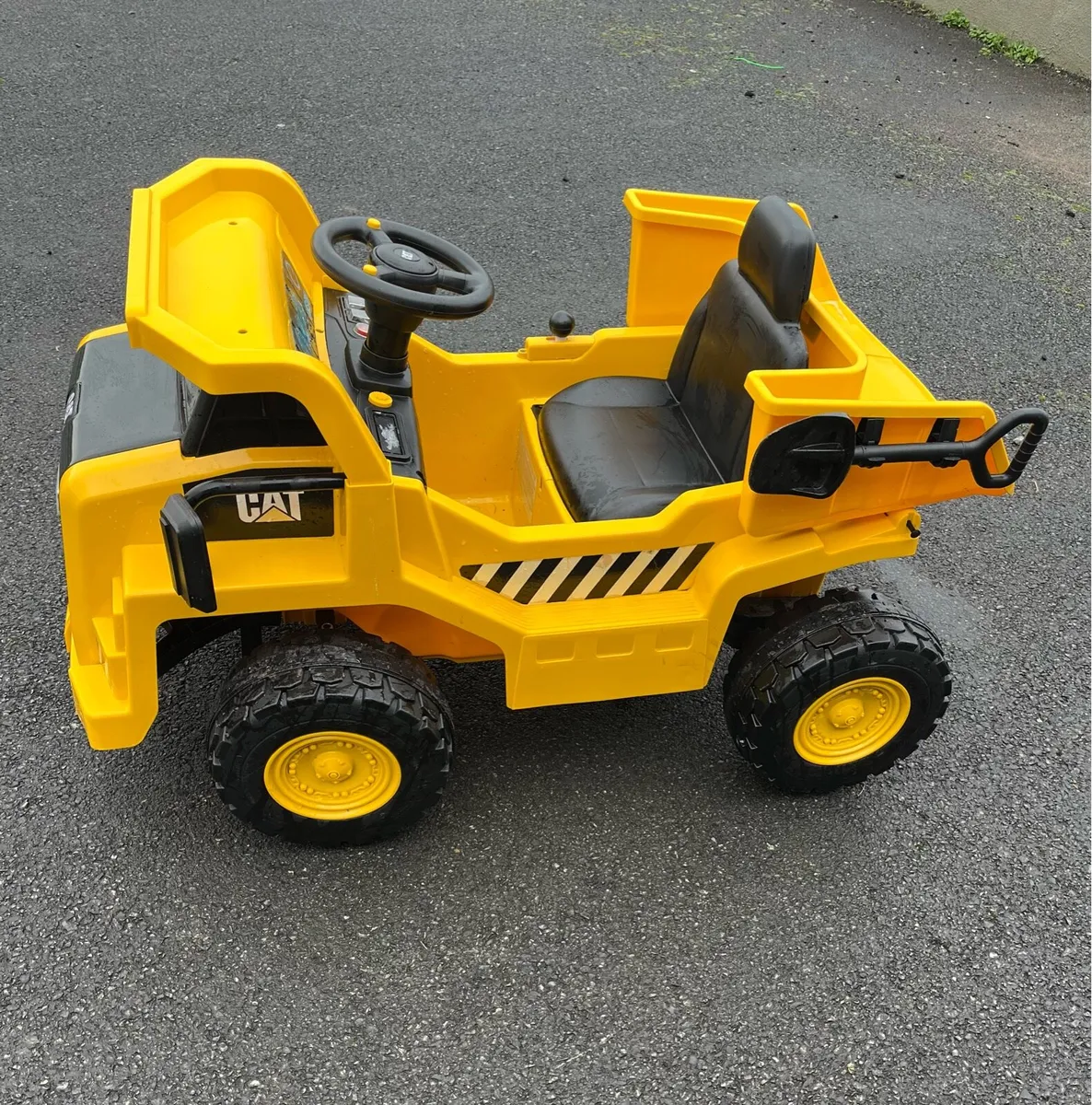 CAT 12v Tipper Truck - Image 1