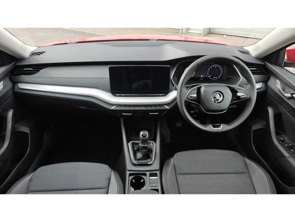 Skoda Octavia SELECTION 1.5TSI 115HP- DEMO MODEL A - Image 2