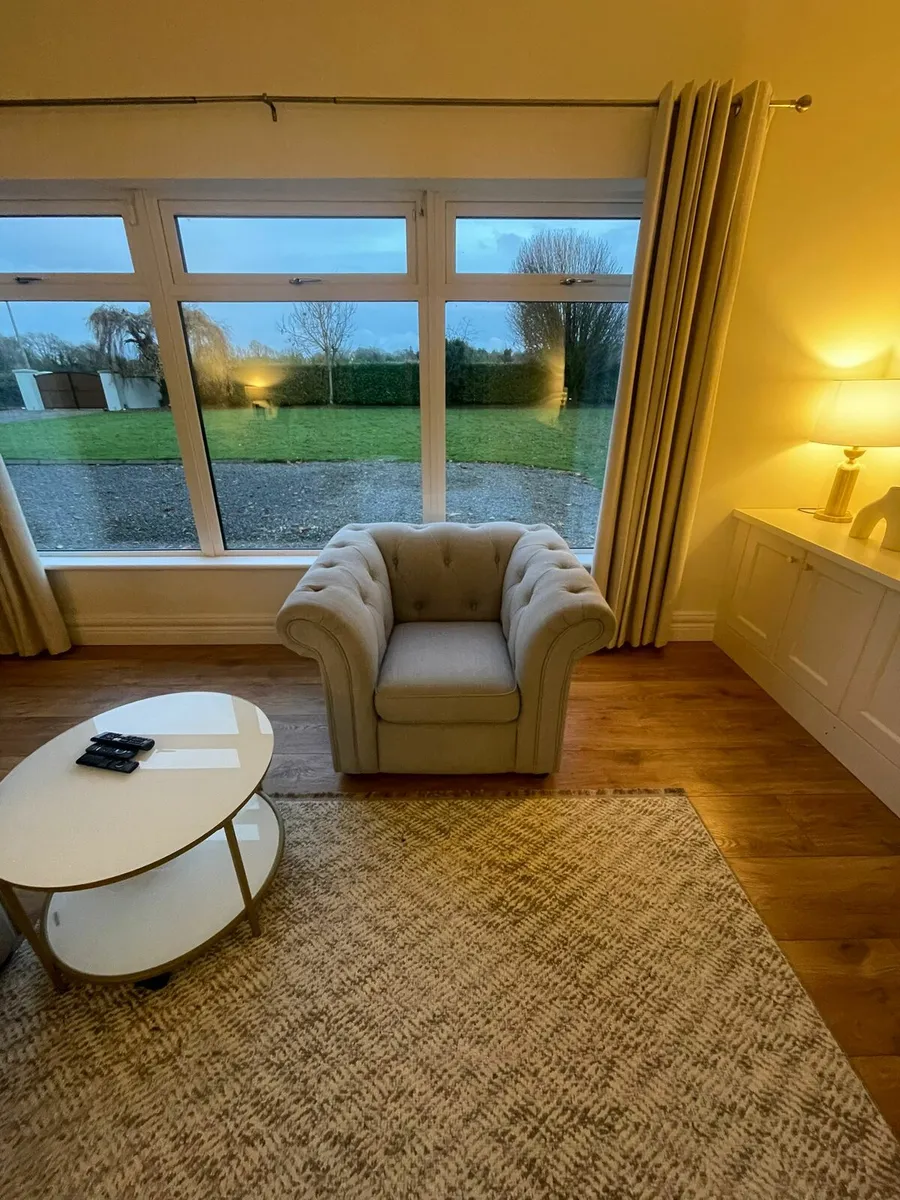 3 seater and 2 arm chairs - Image 2