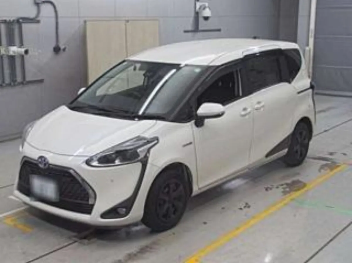 2019 Toyota Sienta Automatic Hybrid 7 Seater famil - Image 2