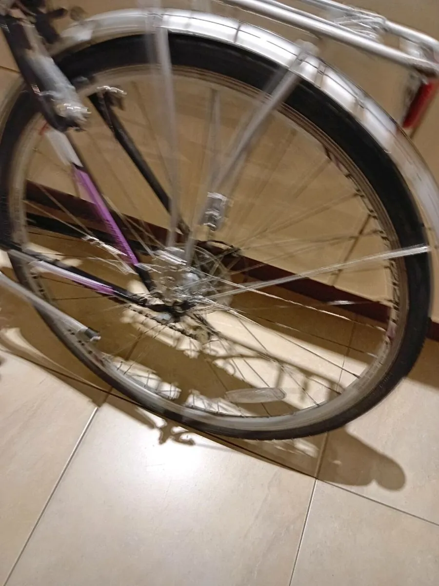 LADIES OR GIRLS BIKE 28 INCH WHEELS AS NEW - Image 3