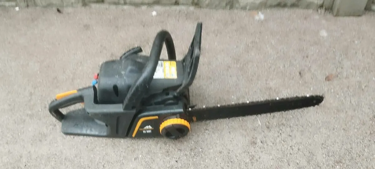 Petrol chainsaw and hedge trimmer for sale - Image 3