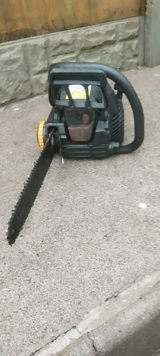 Petrol chainsaw and hedge trimmer for sale - Image 4