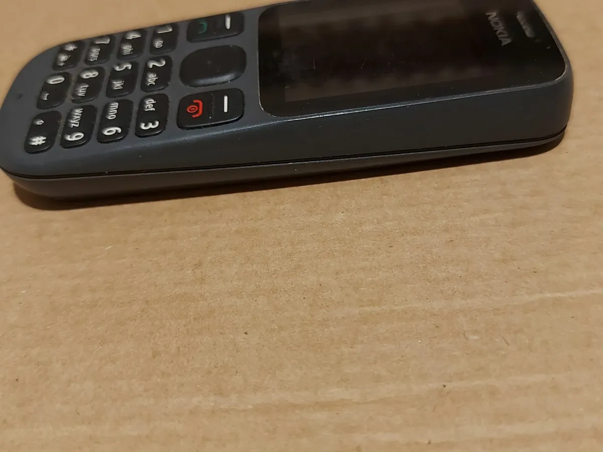 Nokia 100 MobilePhone, mint condition - Image 3