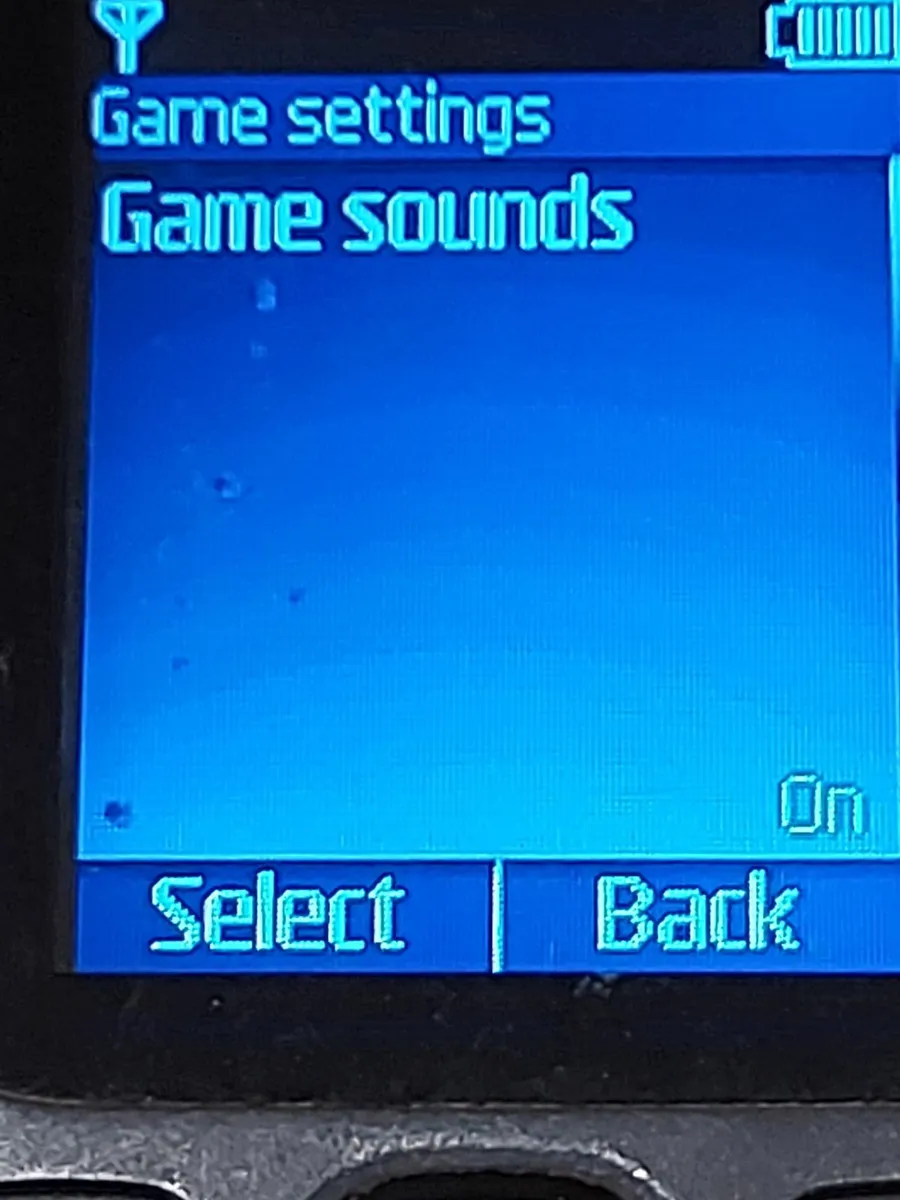 Nokia 100 MobilePhone, mint condition - Image 4