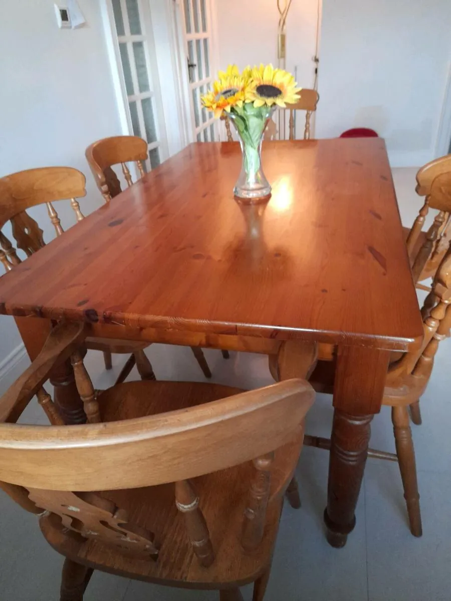 Table and chairs - Image 3