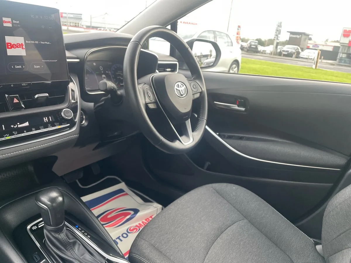 Toyota Corolla Luna Saloon 4dr Auto - Image 3