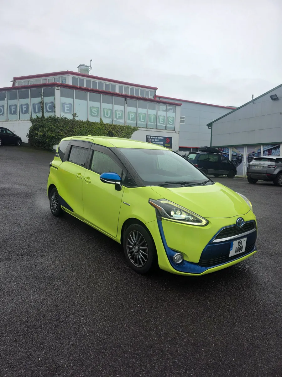 2015 Toyota Sienta  Hybrid - Image 2