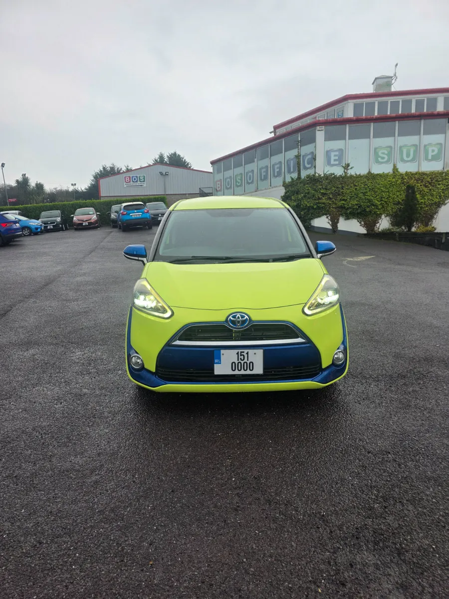 2015 Toyota Sienta  Hybrid - Image 3