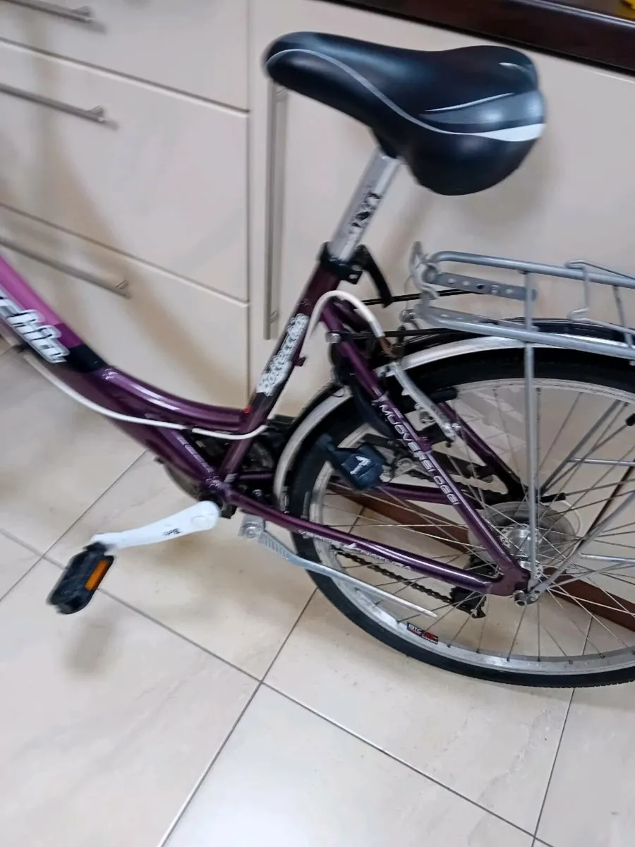 LADIES OR GIRLS BIKE 26 INCH WHEELS AS NEW - Image 4