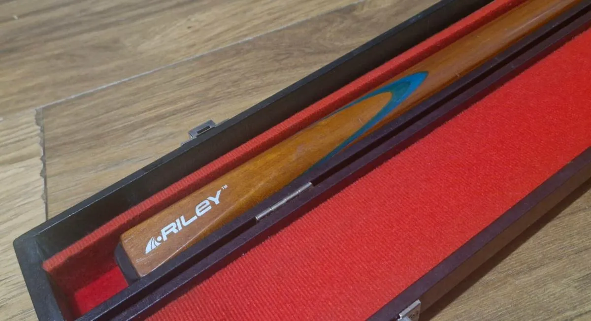 Riley  Pool Cue. 146cm Long excellent condition - Image 1