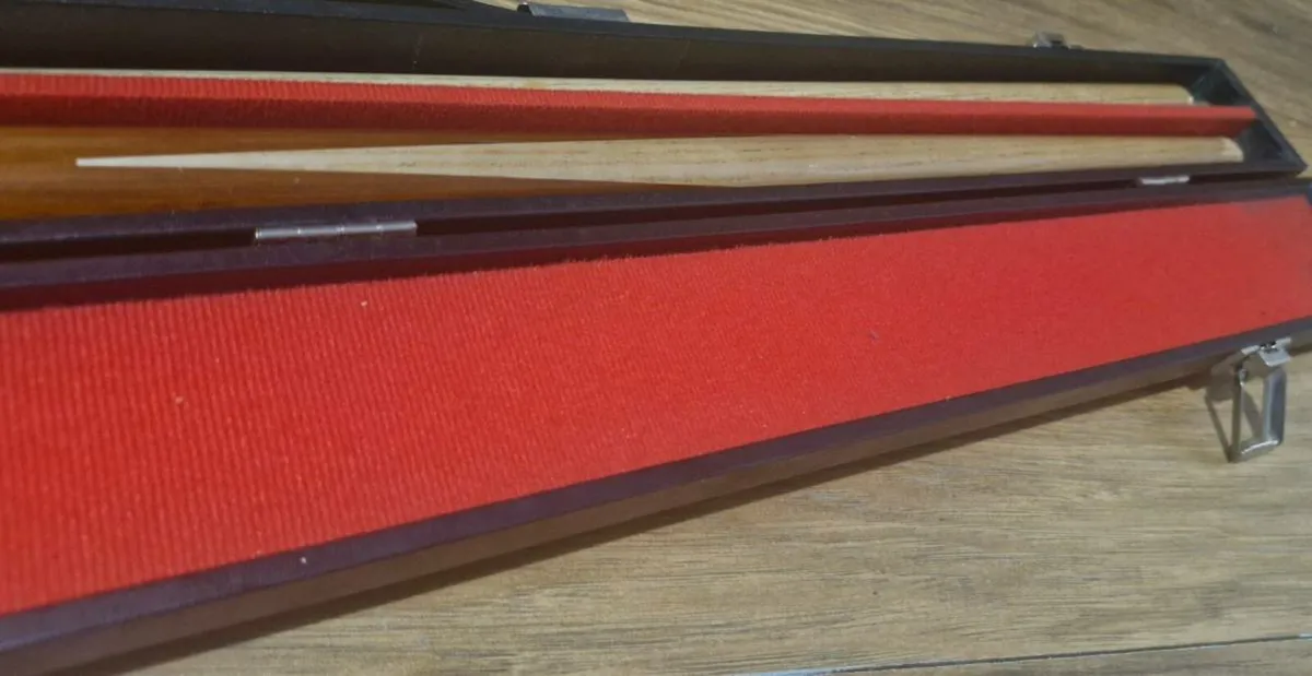 Riley  Pool Cue. 146cm Long excellent condition - Image 2