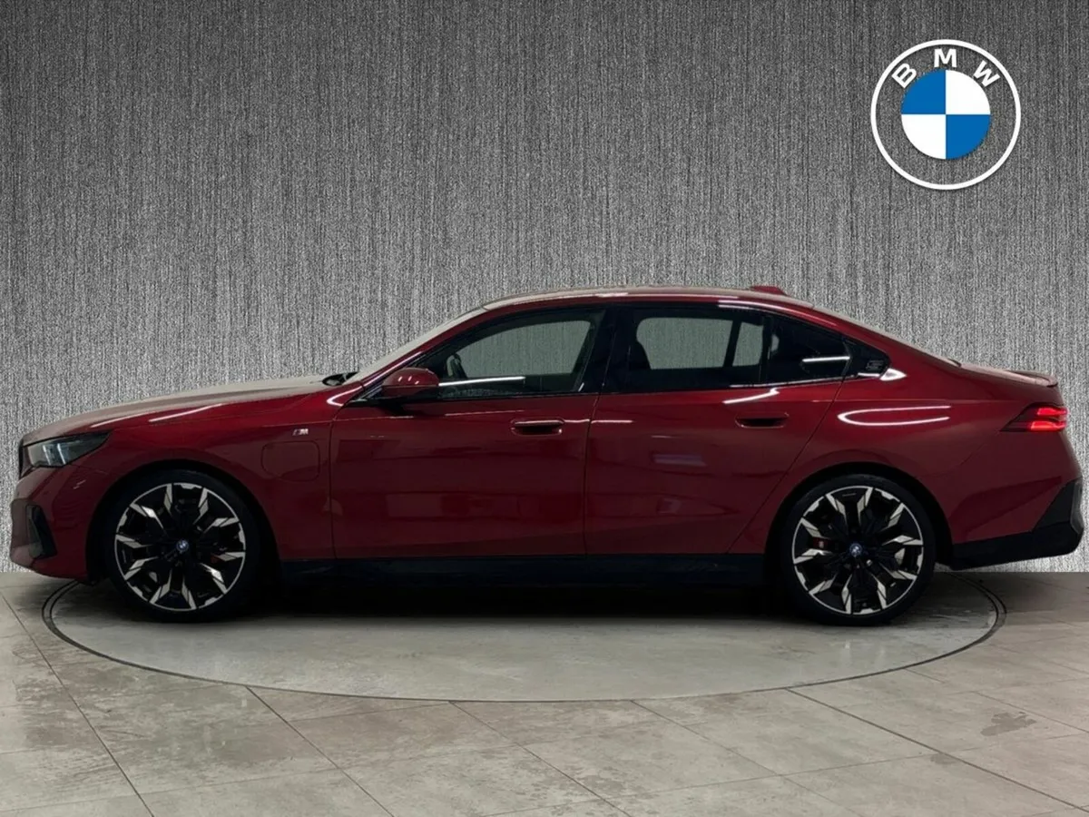BMW 5-Series 530e M Sport PRO PHEV 21'' ALLOYS - Image 4