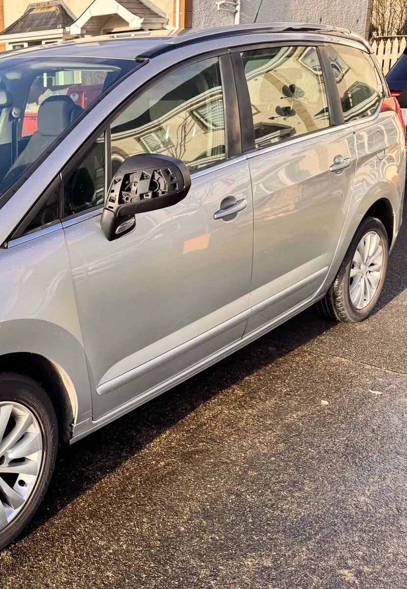Peugeot 5008 2015 - Image 4