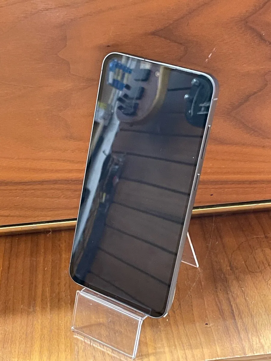 Samsung S24 FE - Image 1