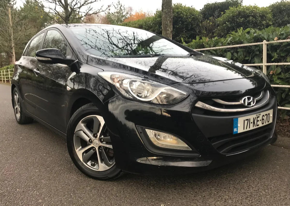 Hyundai i30 DELUXE EDITION Low kms - Image 3