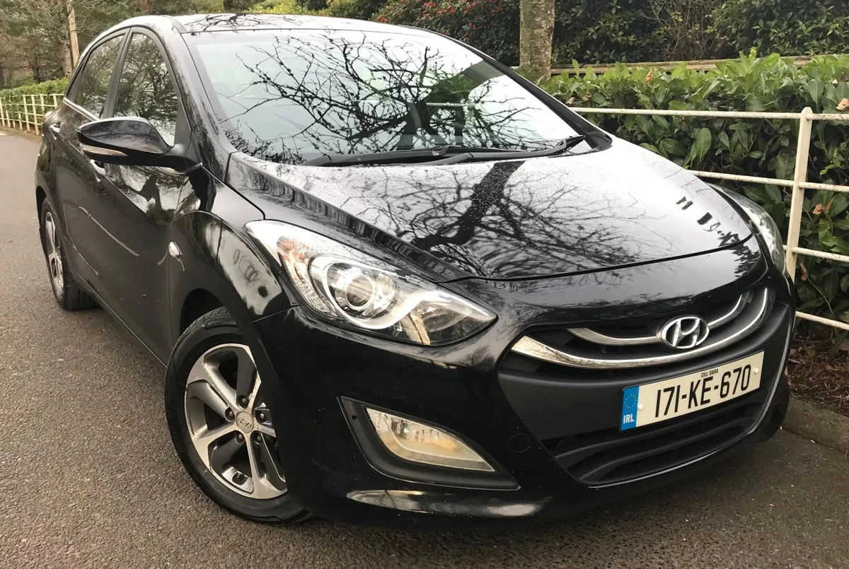 Hyundai i30 DELUXE EDITION Low kms - Image 4