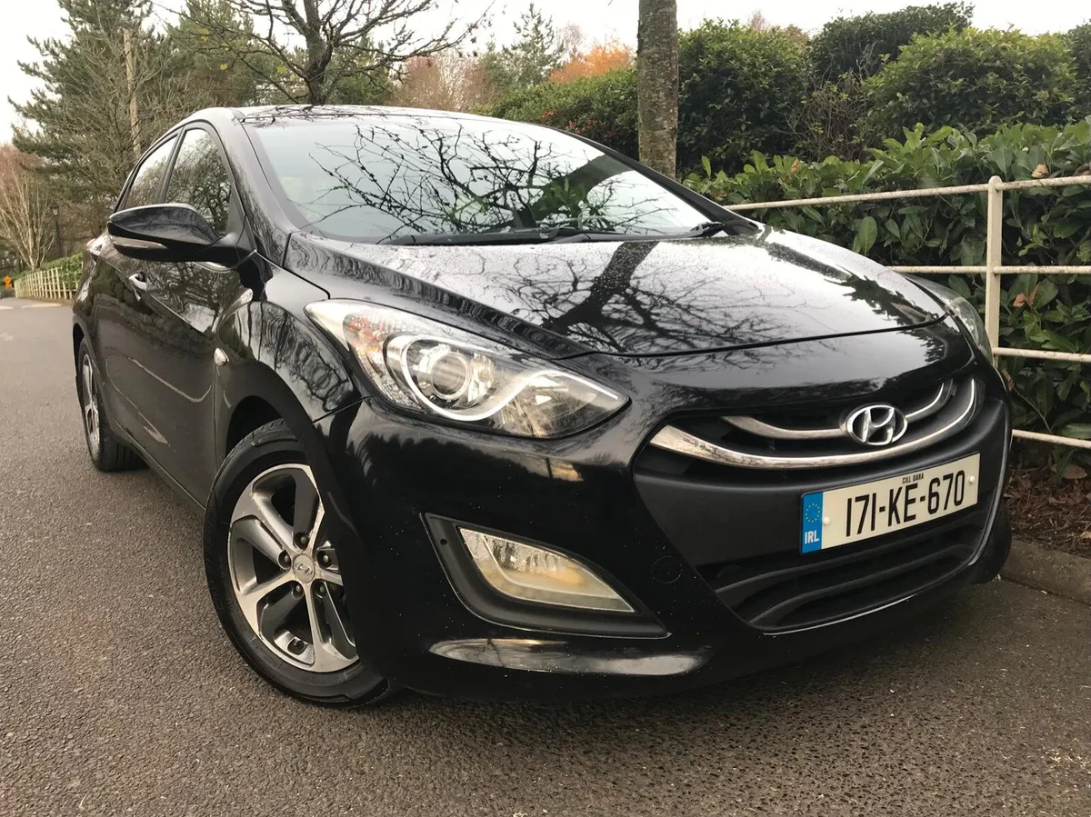 Hyundai i30 DELUXE EDITION Low kms - Image 1