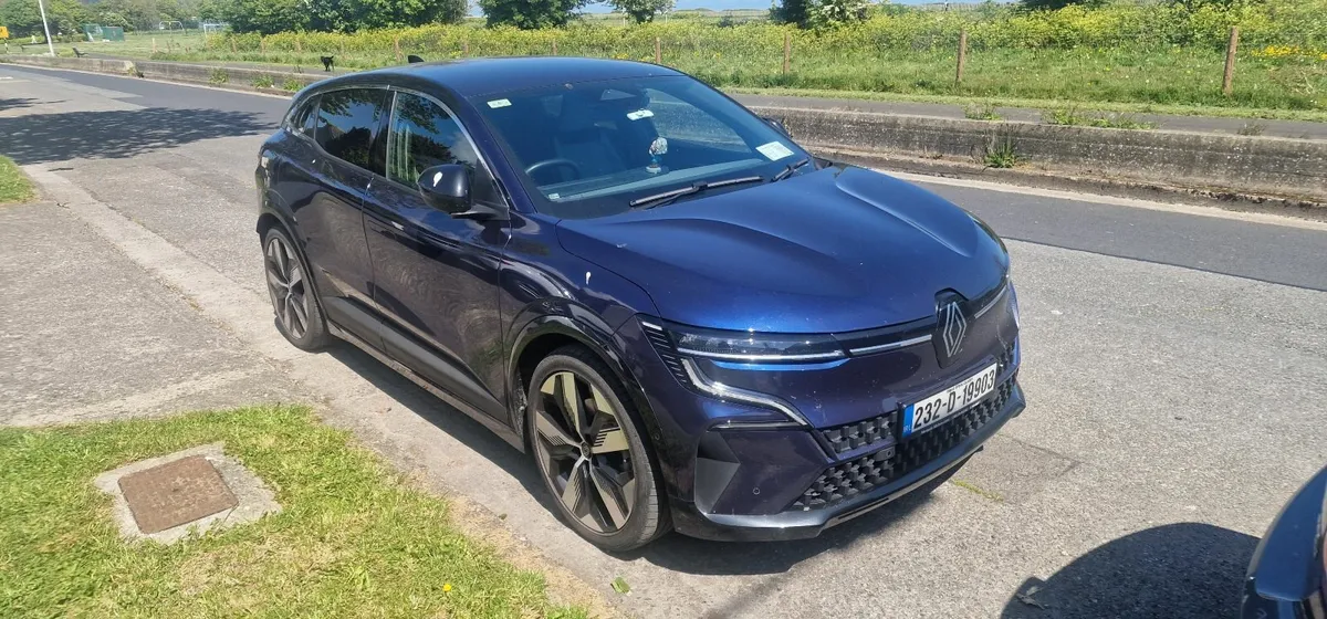 Renault Megane E-Tech 2023 - Image 2