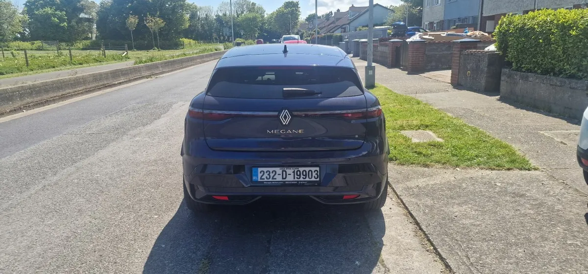 Renault Megane E-Tech 2023 - Image 3