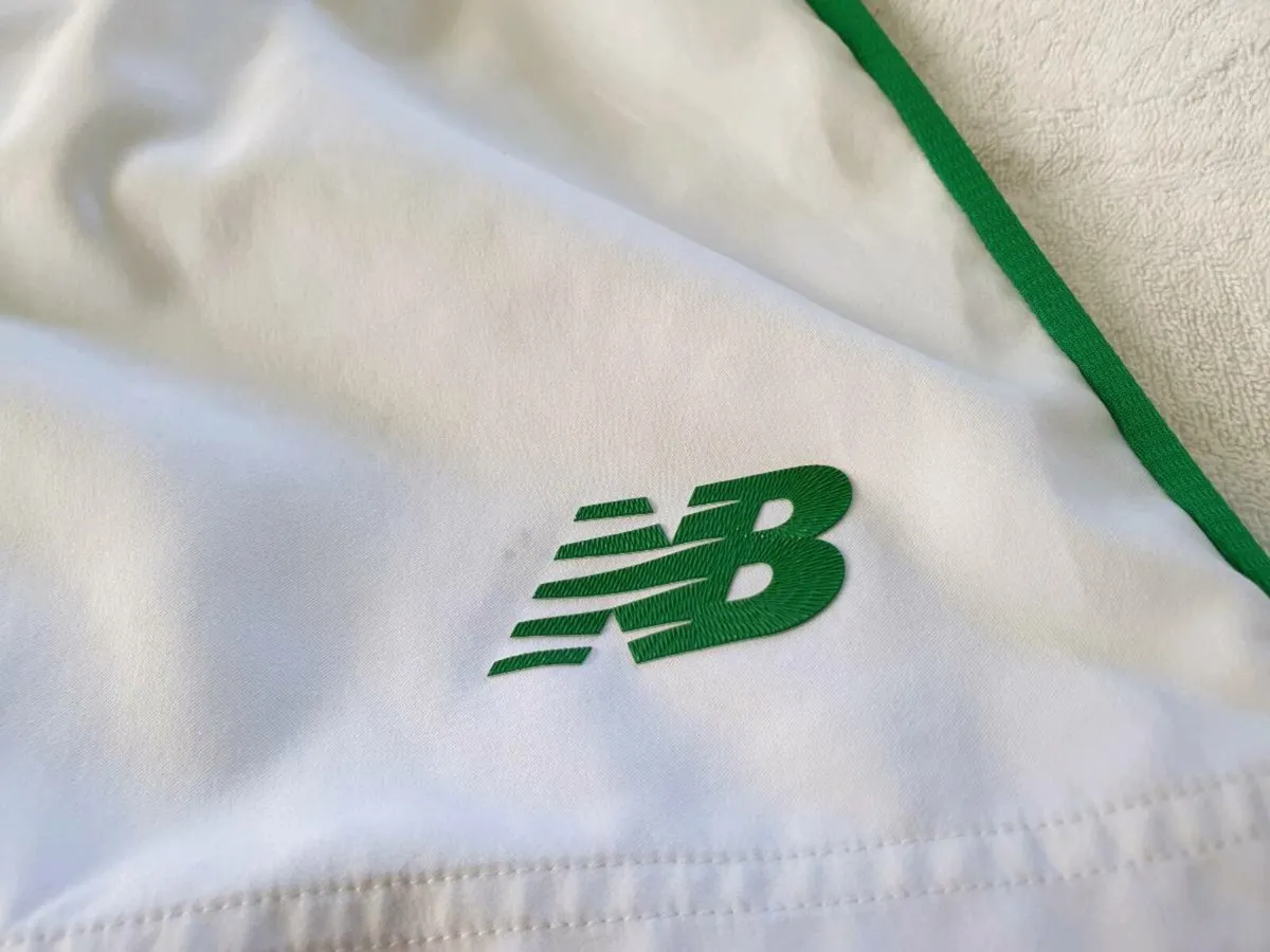 Ireland Home Football Shorts 2016 to 2017 Medium - Image 2