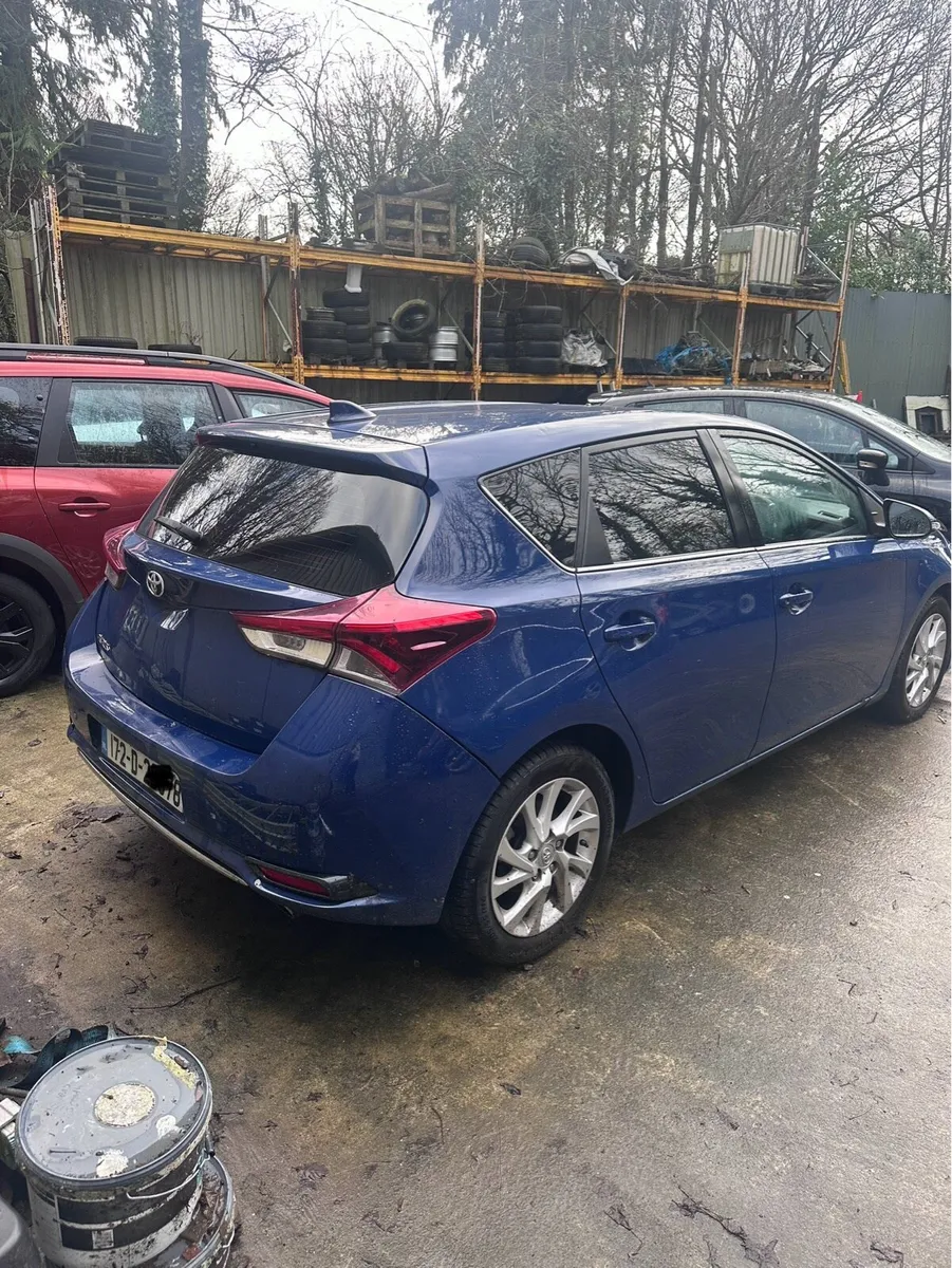 2017 Toyota Auris car - Image 3