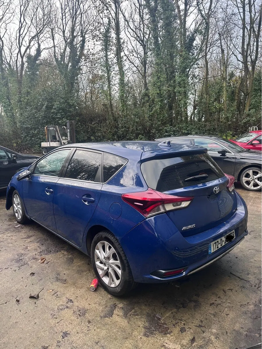 2017 Toyota Auris car - Image 4