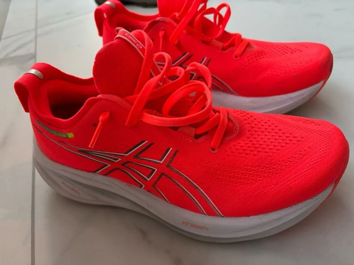 Great condition Asics Gel Nimbus running shoes - Image 3