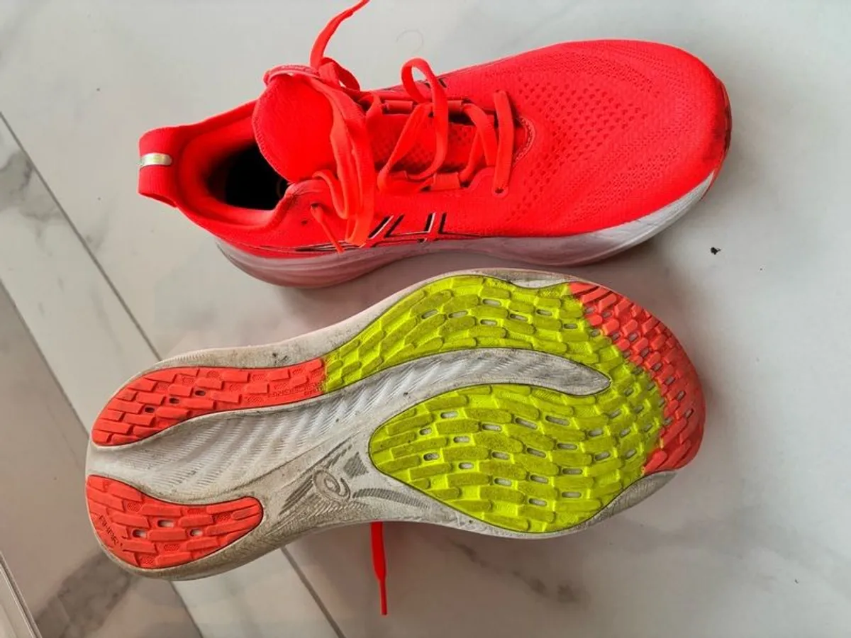 Great condition Asics Gel Nimbus running shoes - Image 4