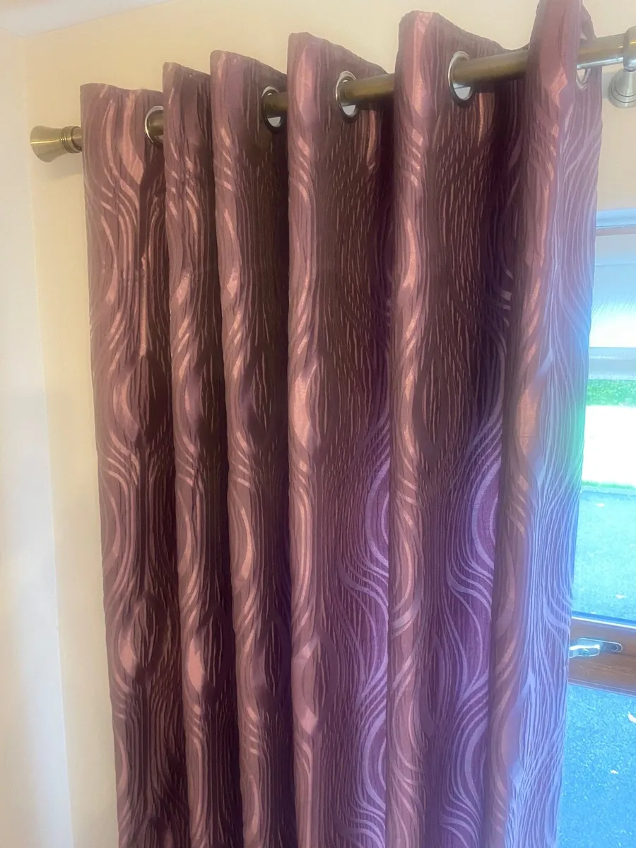 2 Pairs of 90 inch x 90 inch Eyelet Curtains - Image 3
